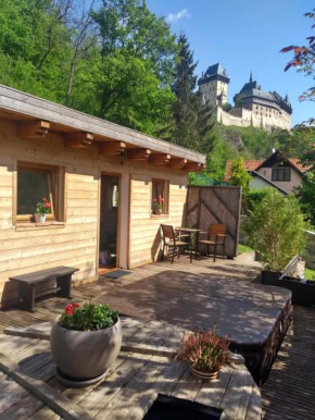 Stodola-soukromý apartmán pro dva s venkovní vířivkou, Karlstejn